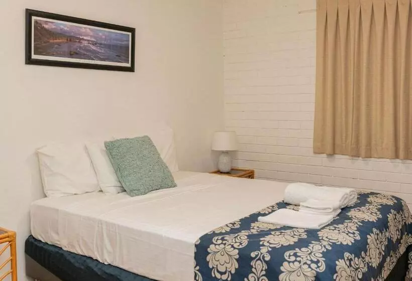 Trickett Gardens Holiday Inn