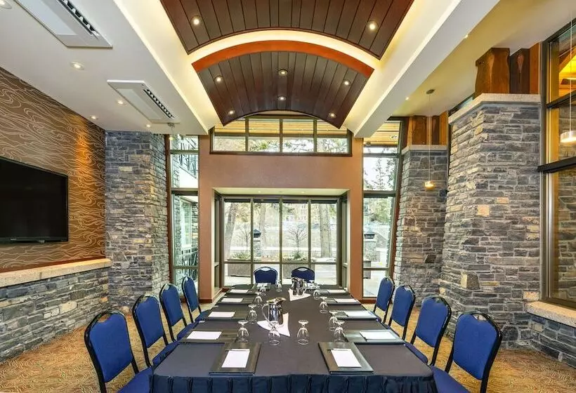 Fotos del hotel Royal Canadian Lodge:  24