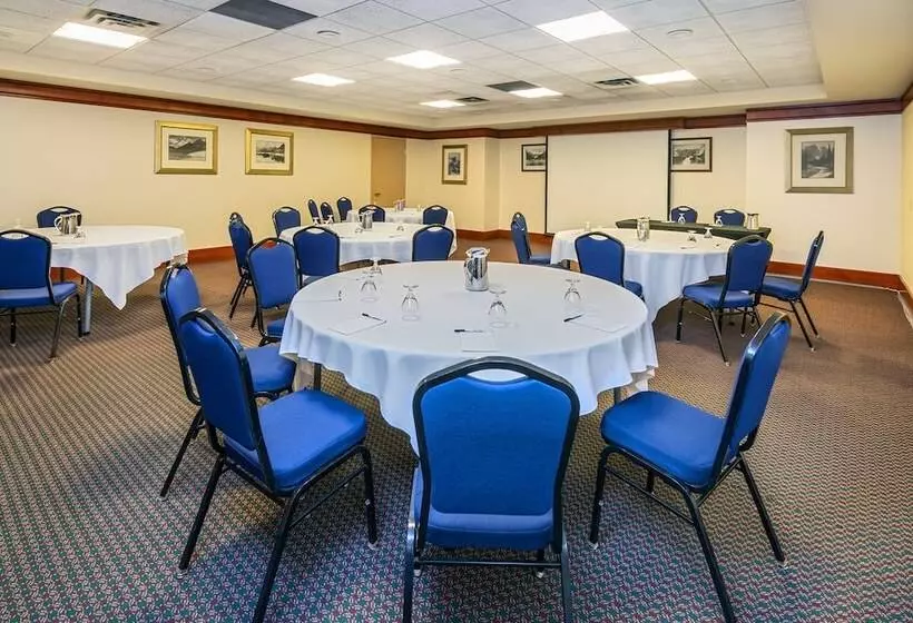 Fotos del hotel Royal Canadian Lodge:  3