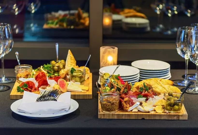 Fotos del hotel Royal Canadian Lodge:  2