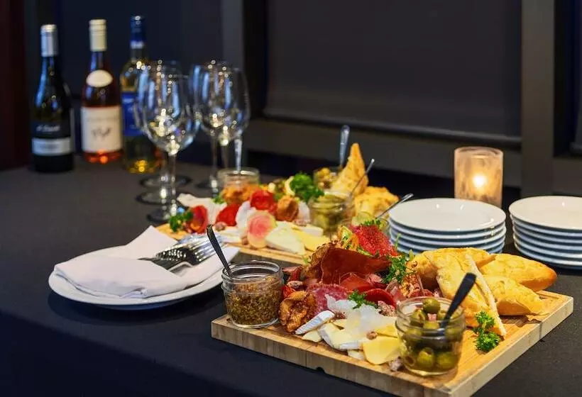 Fotos del hotel Royal Canadian Lodge:  12