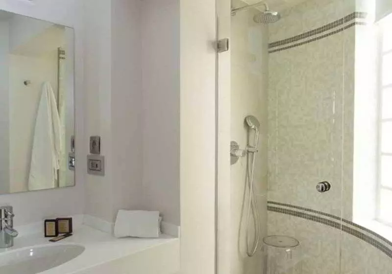 Fotos del hotel Hôtel De La Place Du Louvre  Esprit De France:  7