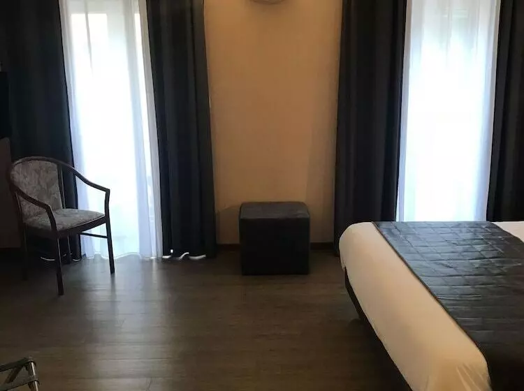 Fotos del hotel Hôtel Vesuvio:  18