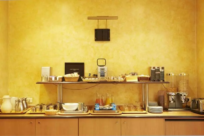 Fotos del hotel Hôtel Poussin:  5