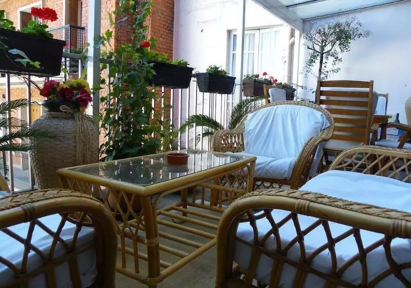 Fotos del hotel Hôtel Poussin:  12