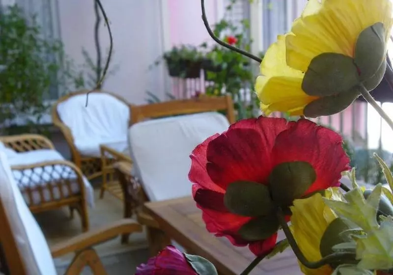 Fotos del hotel Hôtel Poussin:  17