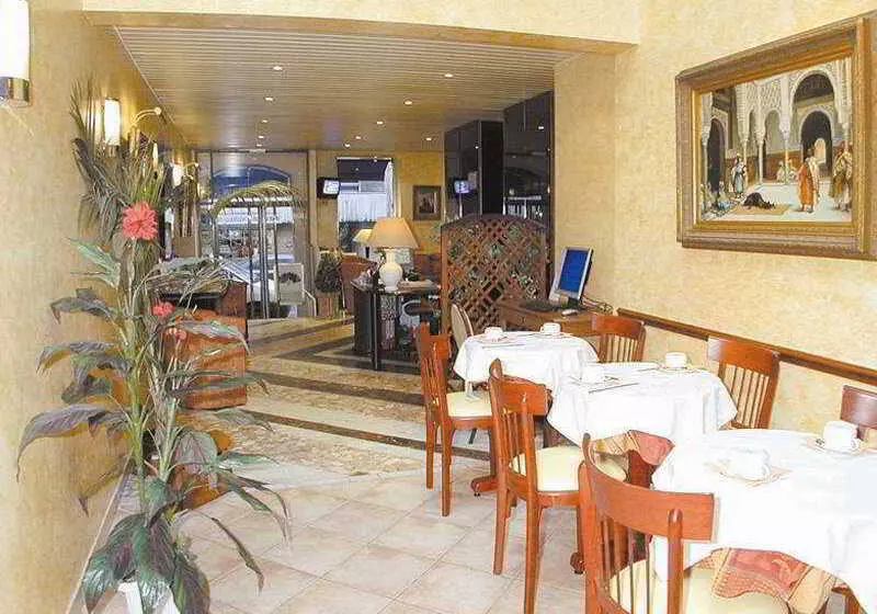 Fotos del hotel Hôtel Poussin:  11