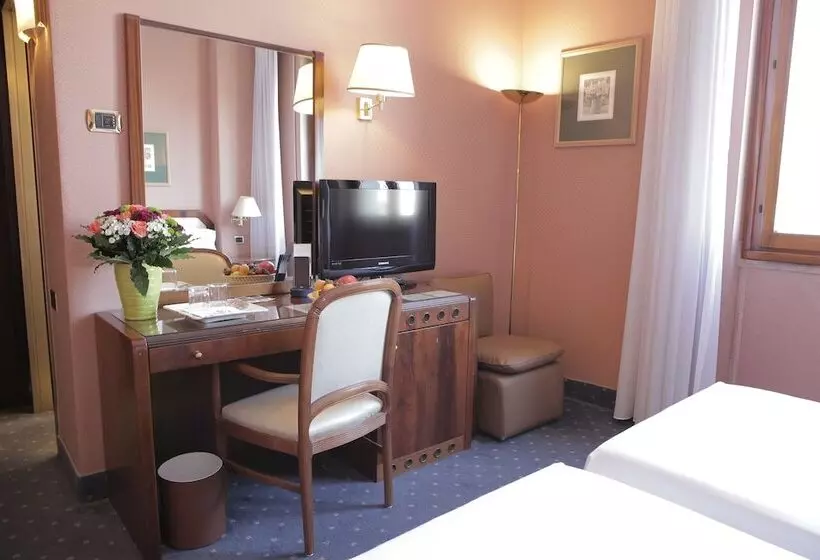 Fotos del hotel Bristol:  6