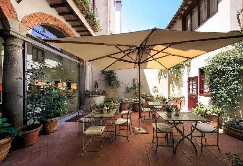 Fotos del hotel J And J Historic House:  4