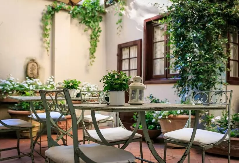 Fotos del hotel J And J Historic House:  9