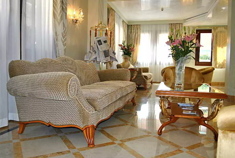 Fotos del hotel Carlton Capri:  4