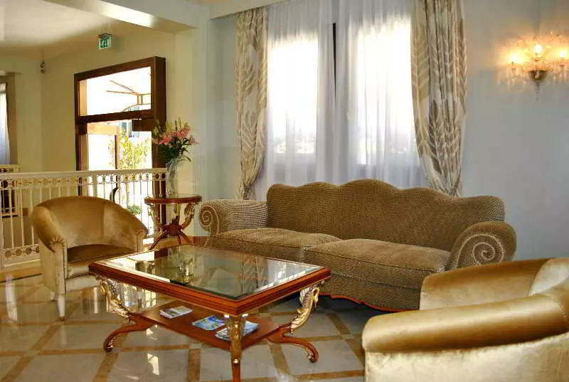 Fotos del hotel Carlton Capri:  5