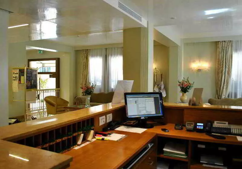 Fotos del hotel Carlton Capri:  38