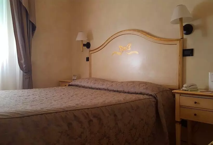 Fotos del hotel Carlton Capri:  8