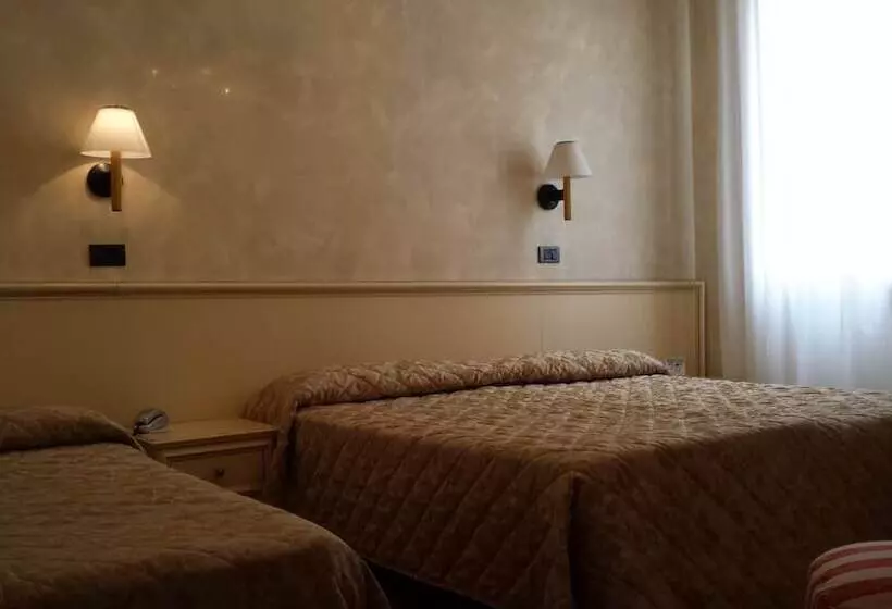 Fotos del hotel Carlton Capri:  9