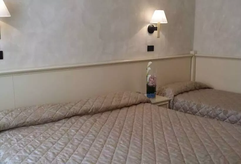 Fotos del hotel Carlton Capri:  3