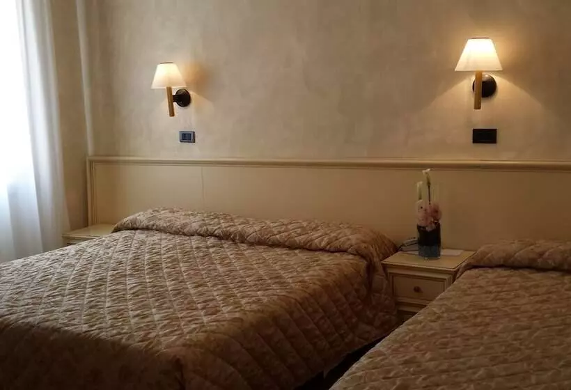 Fotos del hotel Carlton Capri:  2