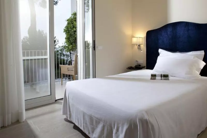 Riviera & Maximilian’s