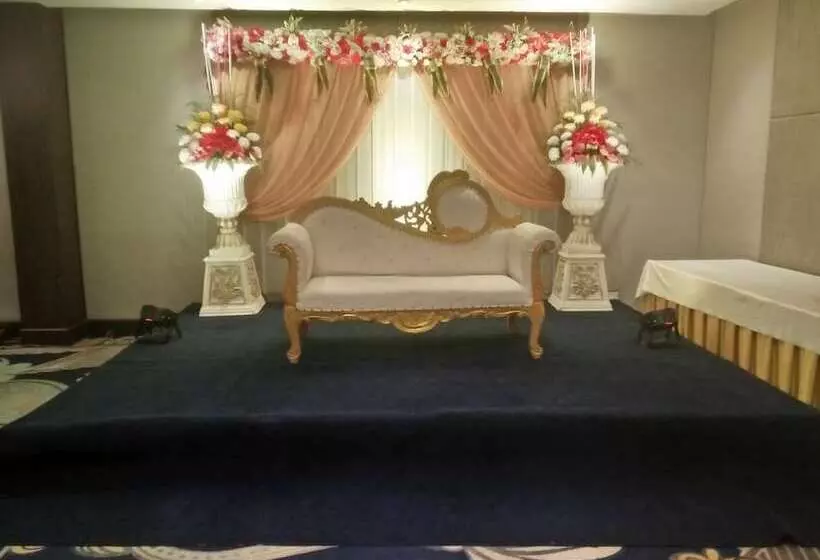 Fotos del hotel The Piccadily Chandigarh:  3