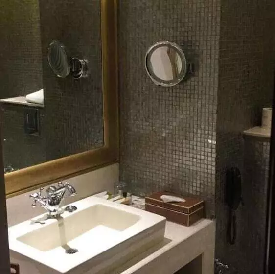 Fotos del hotel The Piccadily Chandigarh:  7