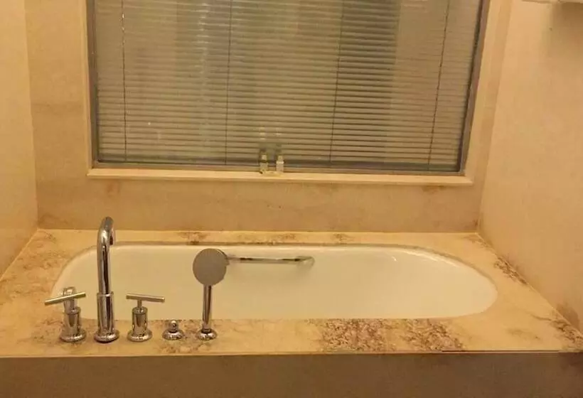 Fotos del hotel The Piccadily Chandigarh:  19