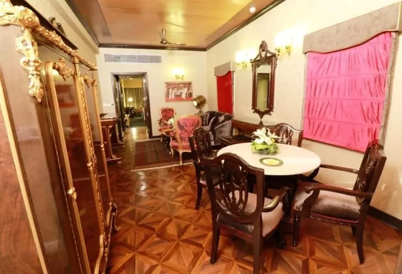 Fotos del hotel The Piccadily Chandigarh:  4