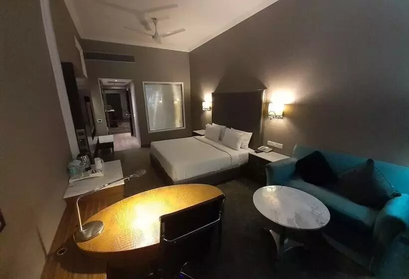 Fotos del hotel The Piccadily Chandigarh:  21