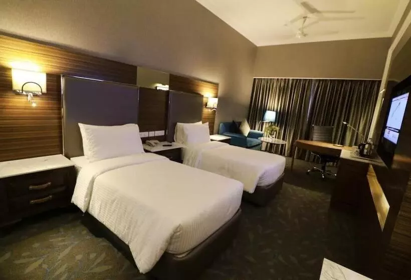 Fotos del hotel The Piccadily Chandigarh:  16