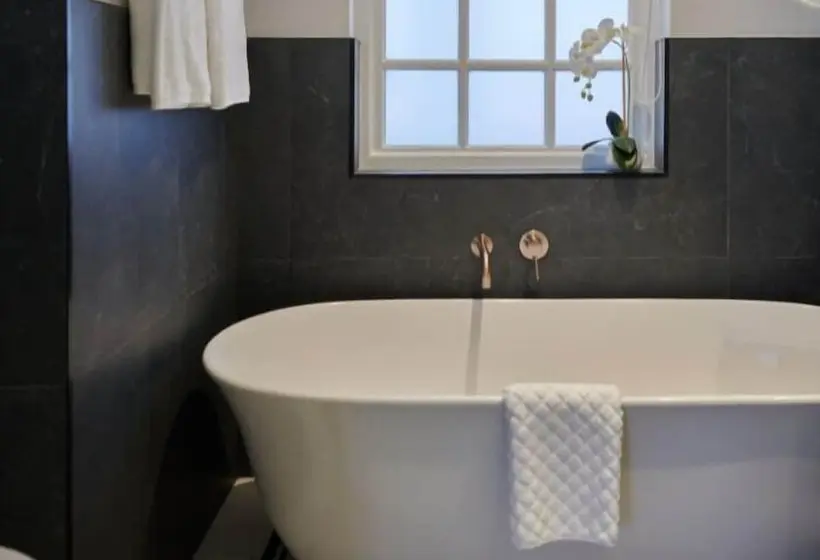 Fotos del hotel Winchester Mansions:  4