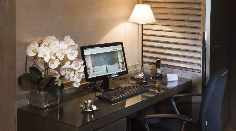 Fotos del hotel Longchamp Elysées:  9