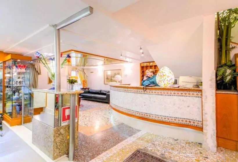 Fotos del hotel Antica Casa Carettoni:  3