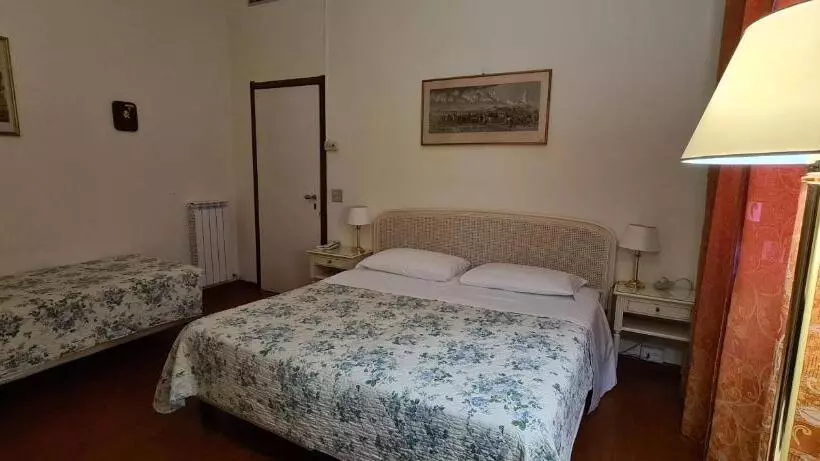 Fotos del hotel Grand Hotel De Londres:  3