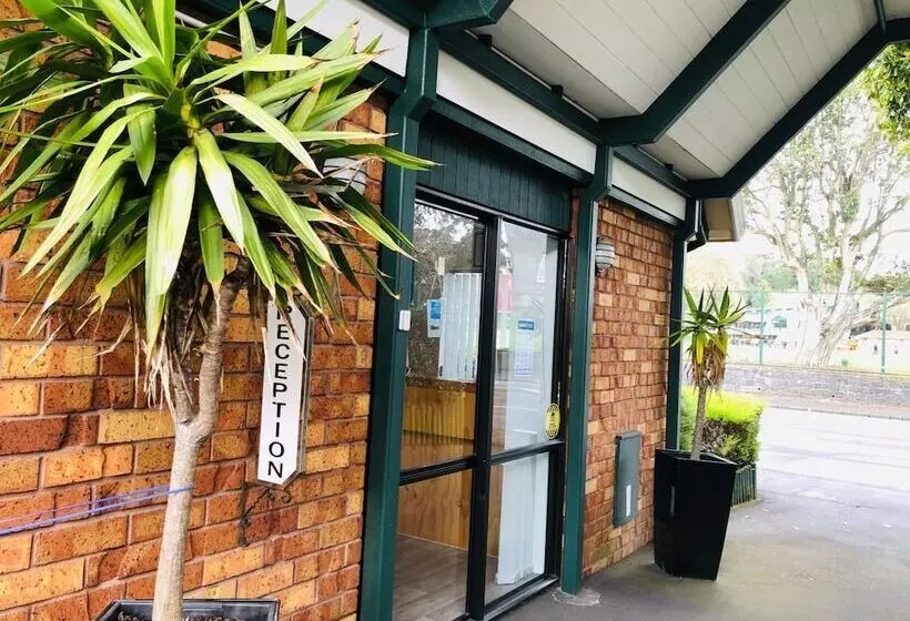 Tudor Court Motor Lodge