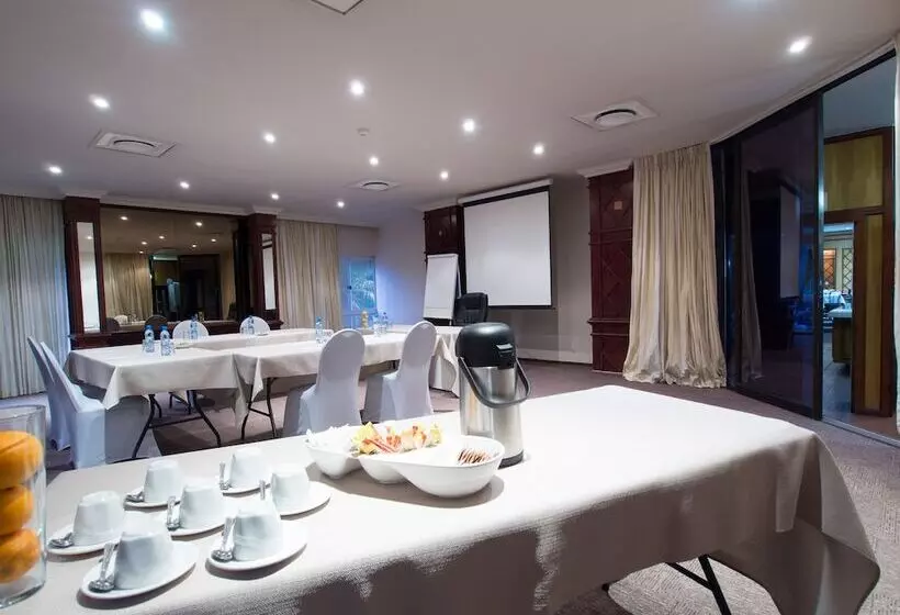 Fotos del hotel Albany Hotel:  9