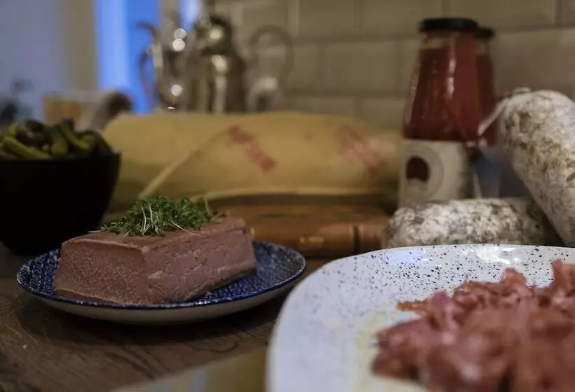 Fotos del hotel The Vault , Worlds Crafted:  9