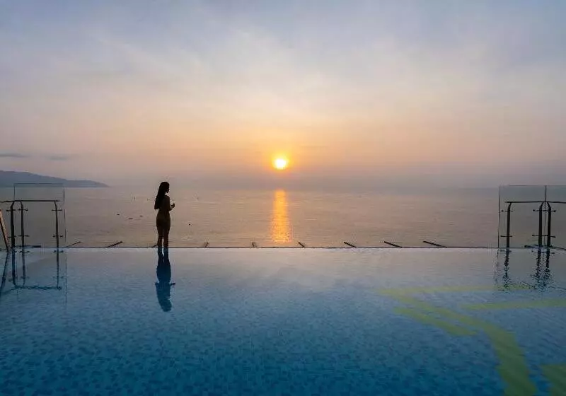 Fotos del hotel Maximilan Danang Beach:  5