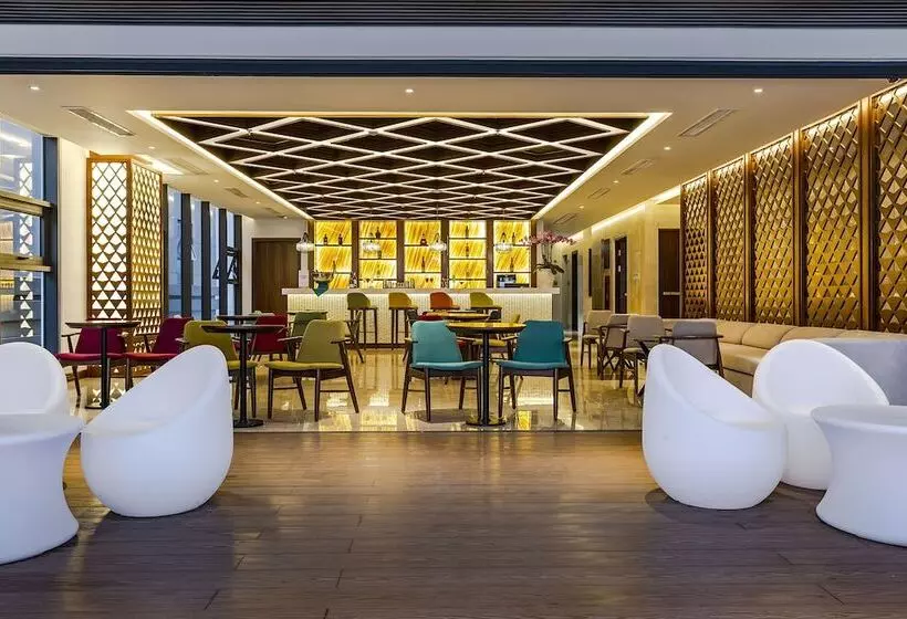 Fotos del hotel Maximilan Danang Beach:  12