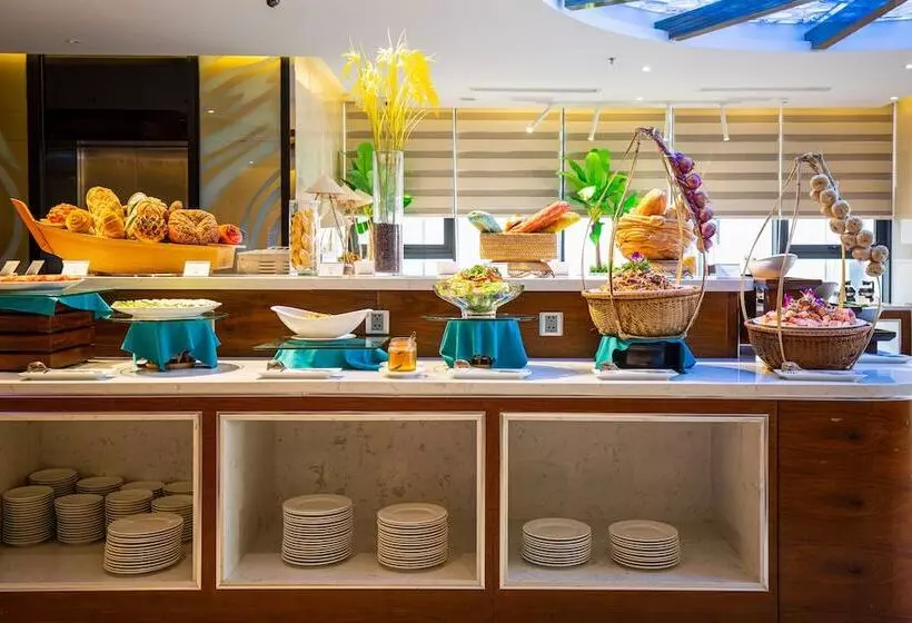 Fotos del hotel Maximilan Danang Beach:  17