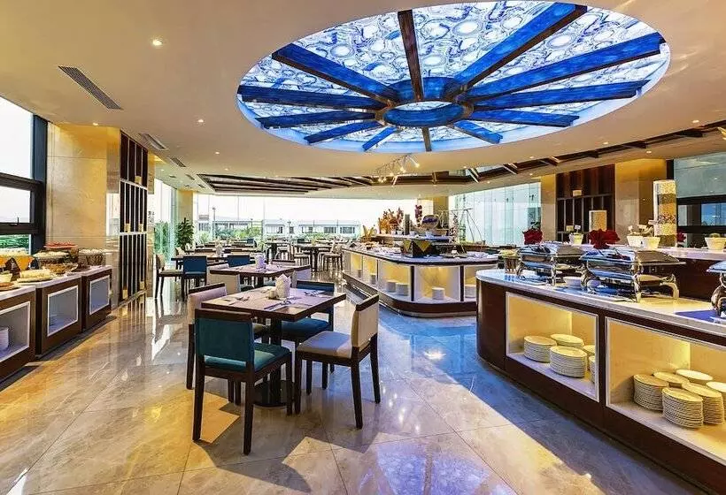 Fotos del hotel Maximilan Danang Beach:  7