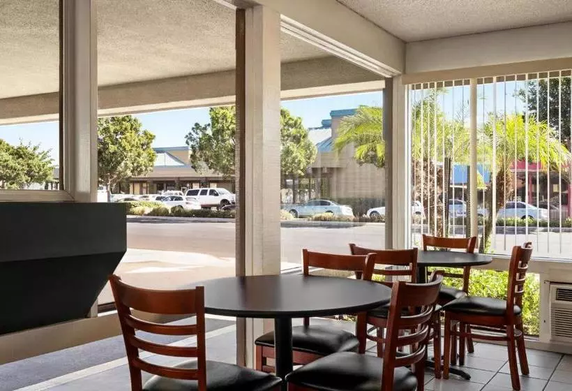 Fotos del hotel Howard Johnson By Wyndham San Diego State University Area:  4