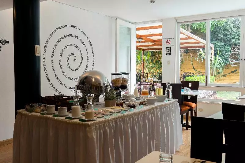 Fotos del hotel Basadre Suites:  3