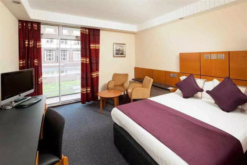 Mercure Leeds Parkway Hotel