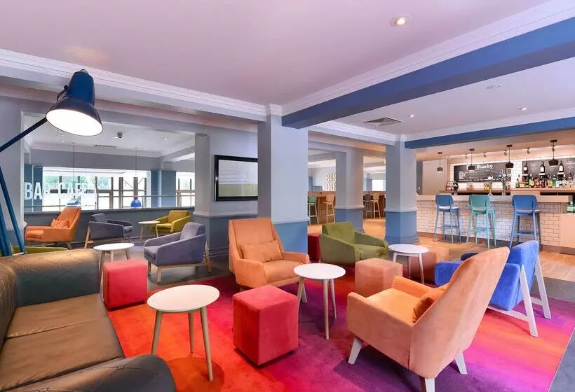 Fotos del hotel Travelodge Bath Waterside:  8