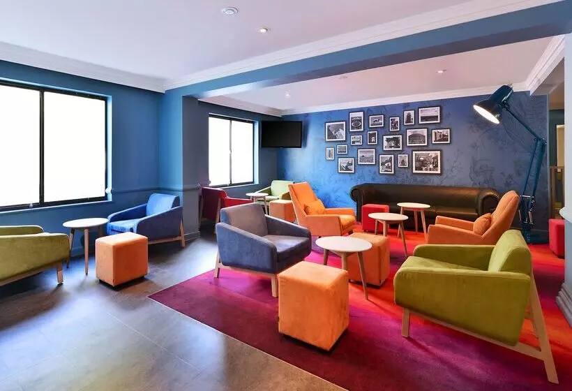 Fotos del hotel Travelodge Bath Waterside:  2