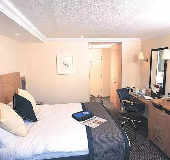 Fotos del hotel Travelodge Bath Waterside:  19