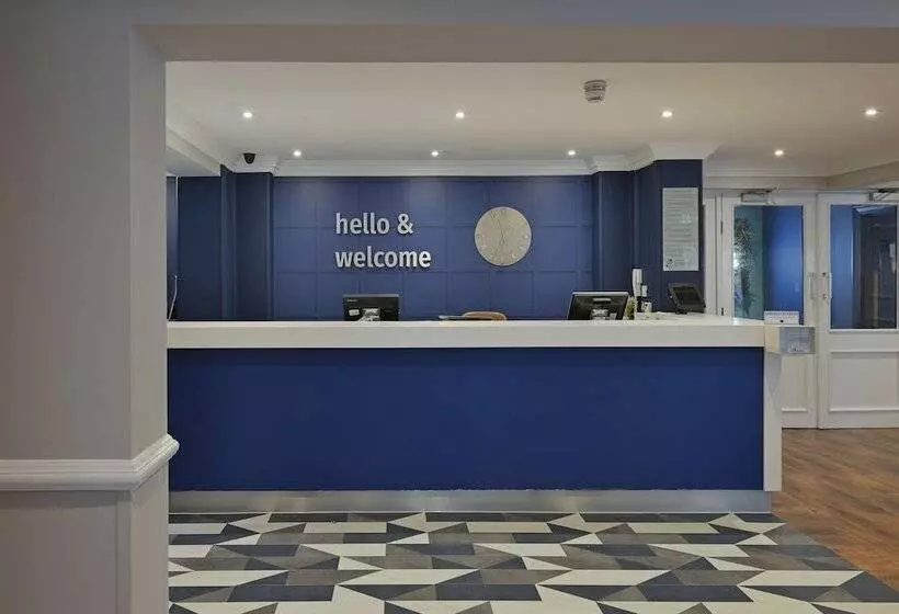 Fotos del hotel Travelodge Bath Waterside:  3