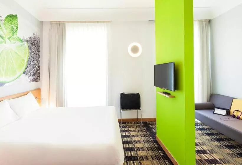 Fotos del hotel Ibis Styles Napoli Garibaldi:  23