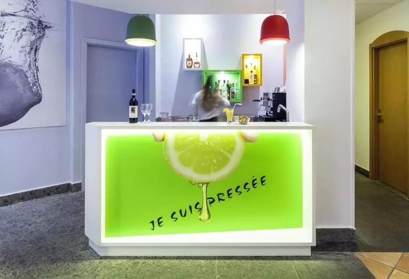 Fotos del hotel Ibis Styles Napoli Garibaldi:  15