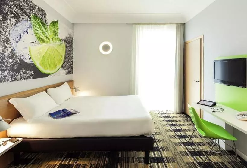 Fotos del hotel Ibis Styles Napoli Garibaldi:  7
