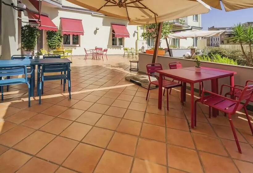 Fotos del hotel Ibis Styles Napoli Garibaldi:  11